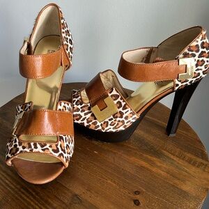 NWOT Michael Kors platform animal print shoes size 8